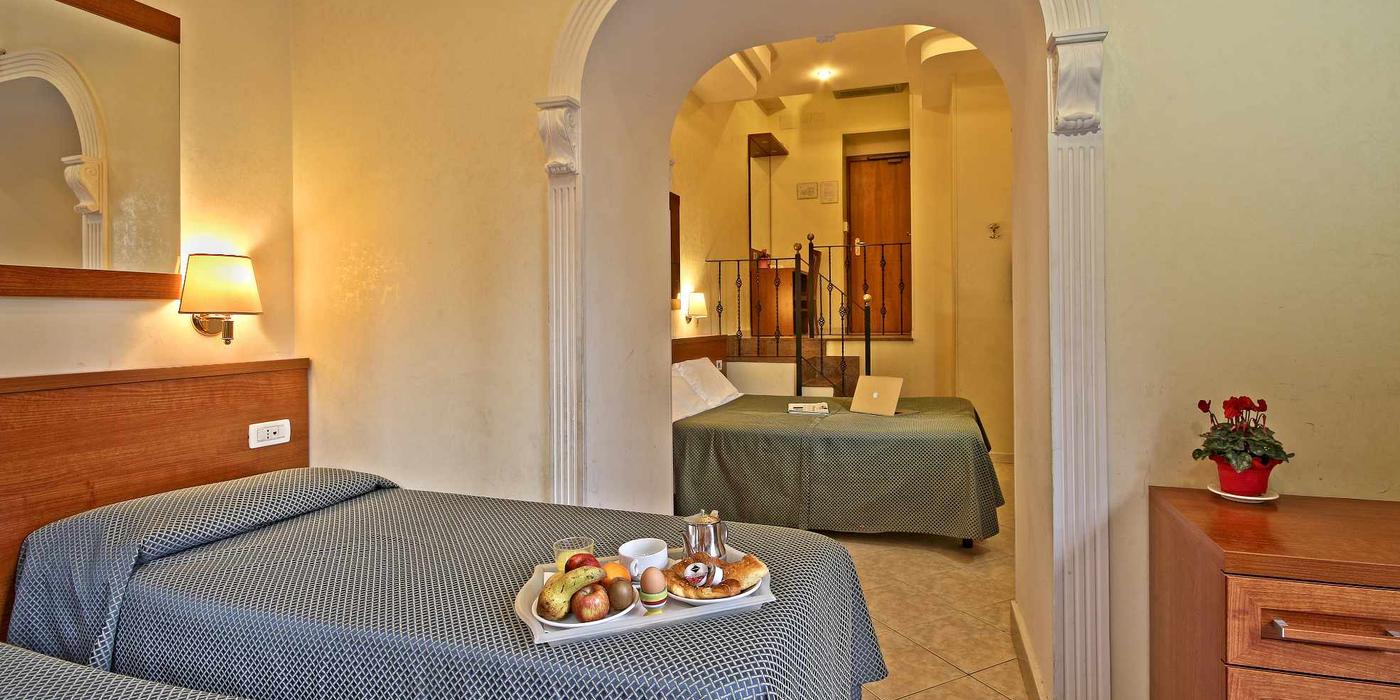 Habitación Cuádruple Standard Habitación Cuádruple Standard Hotel Delle Muse Roma Italia