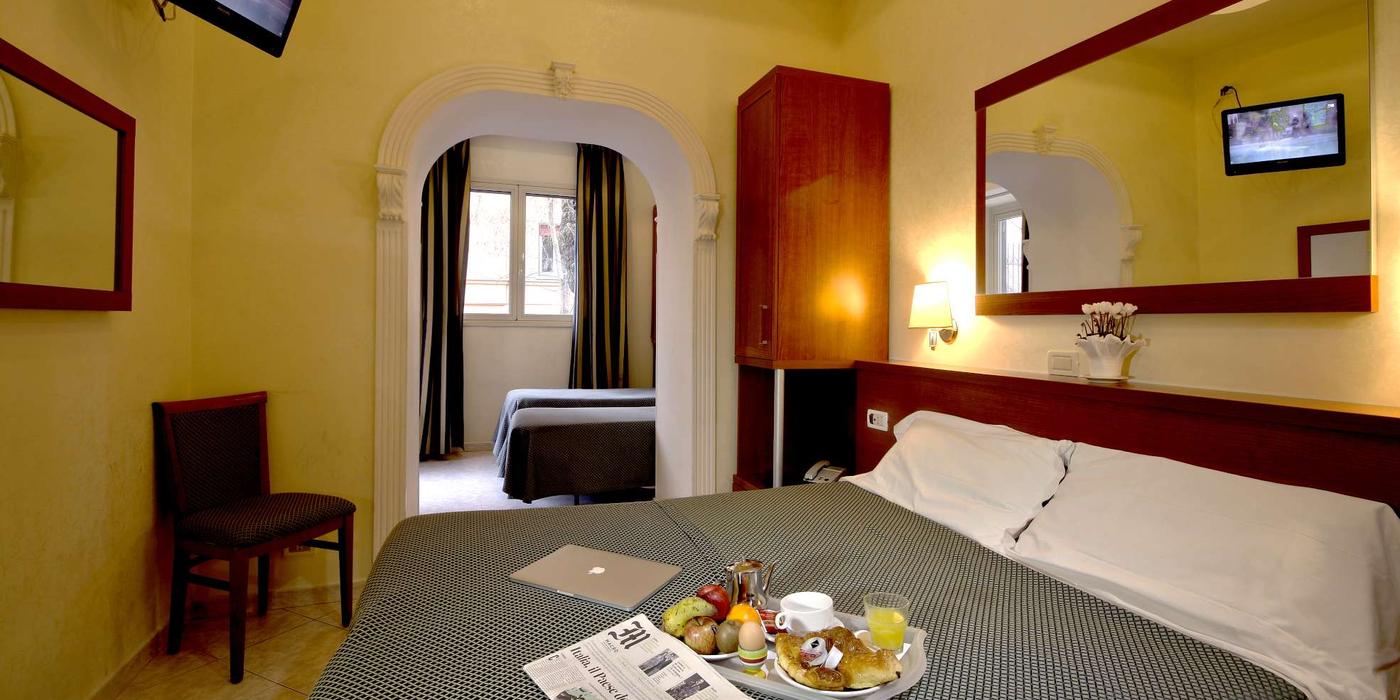 Habitación Cuádruple Standard Habitación Cuádruple Standard 2 Hotel Delle Muse Roma Italia