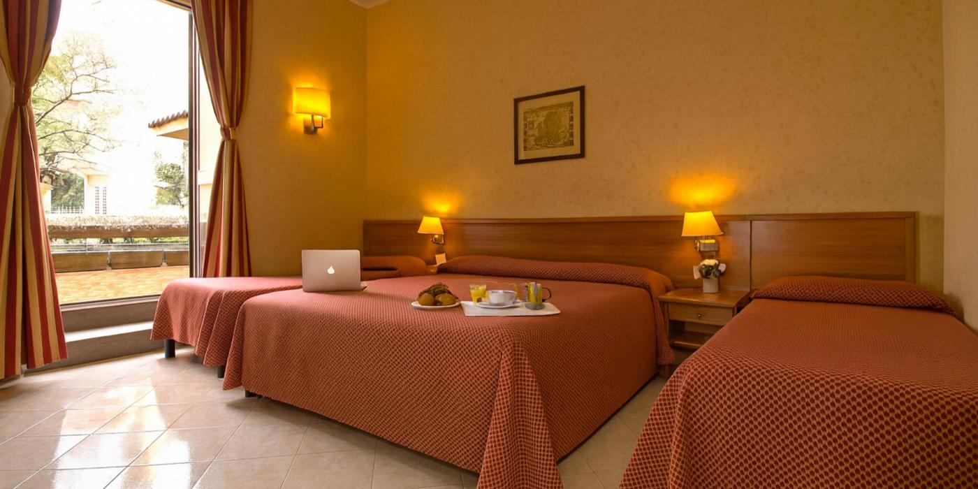 Habitación Cuádruple Standard Habitación Cuádruple Standard 3 Hotel Delle Muse Roma Italia
