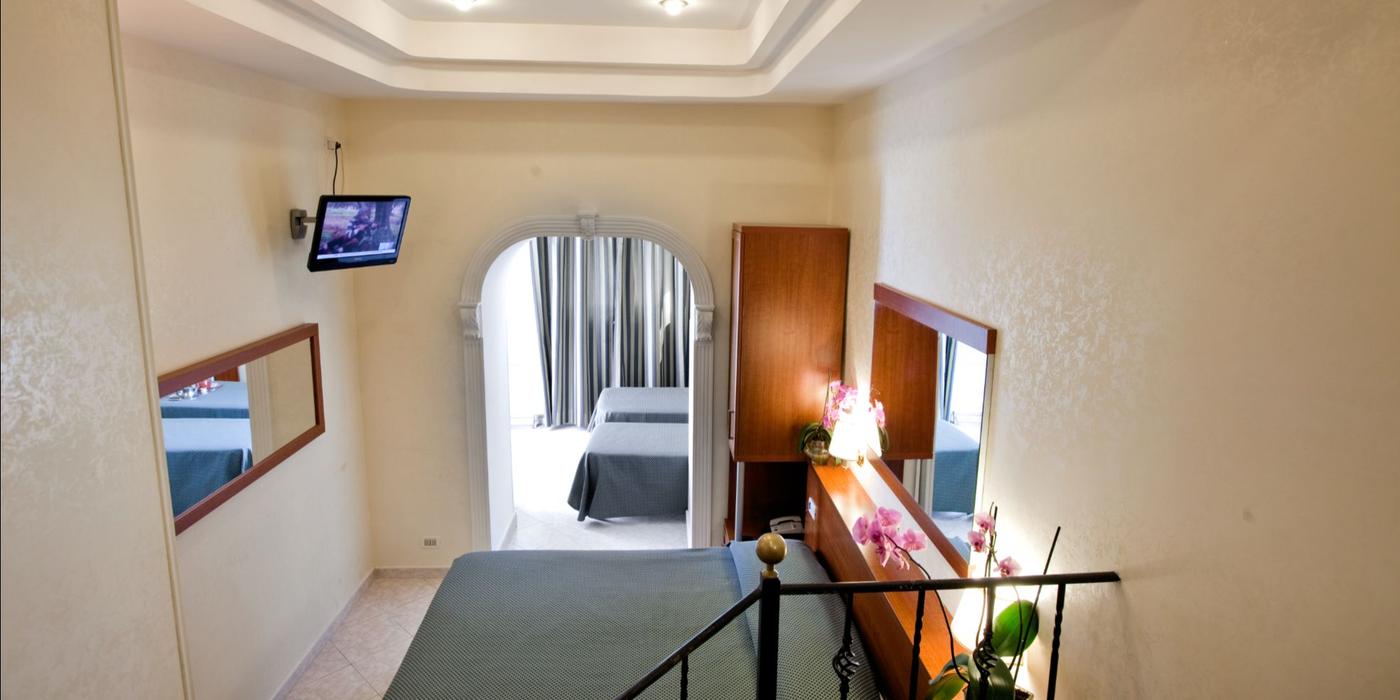 Habitación Cuádruple Standard Habitación Cuádruple Standard 4 Hotel Delle Muse Roma Italia