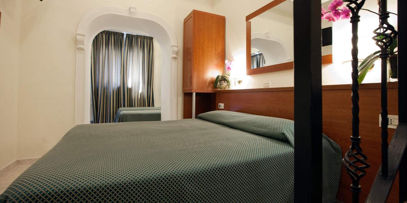 Habitación Cuádruple Standard Habitación Cuádruple Standard 5 Hotel Delle Muse Roma Italia