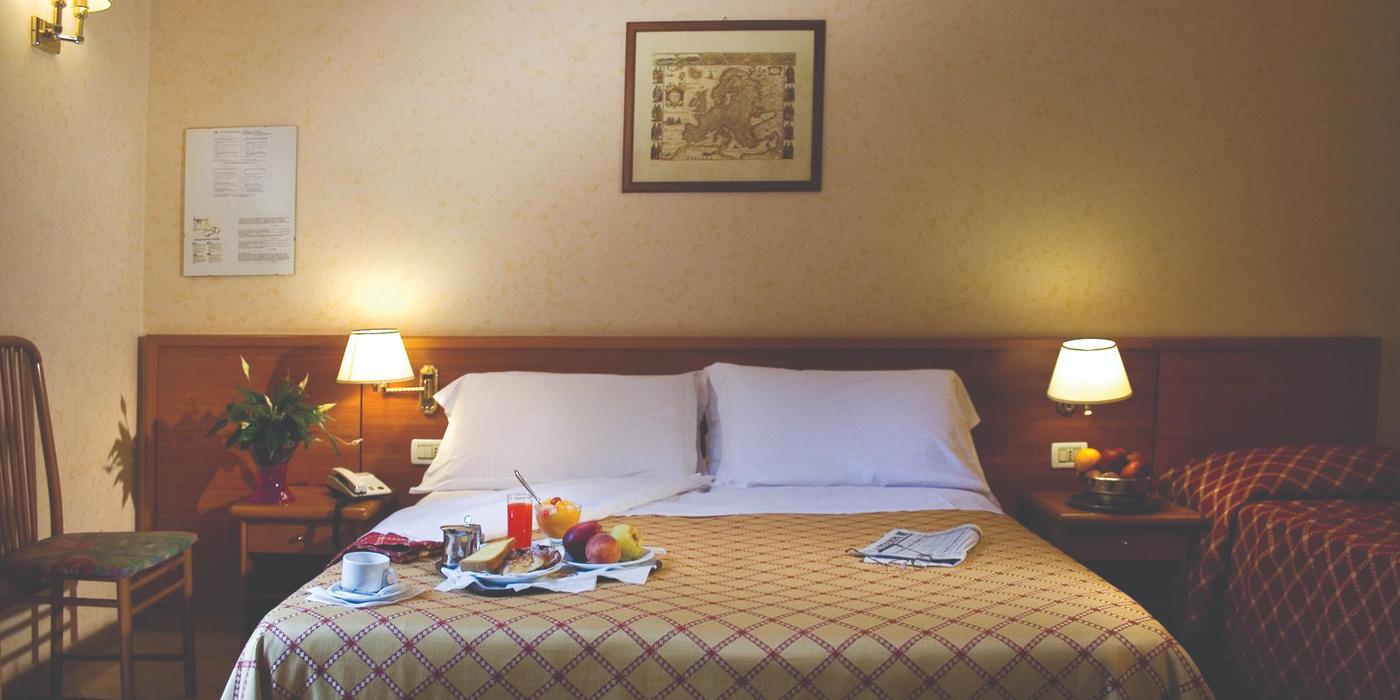 Habitación Triple Standard Habitación Triple Standard 4 Hotel Delle Muse Roma Italia